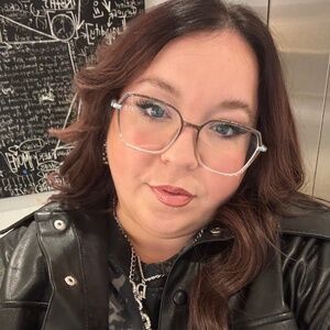 Meet your Posher, Alicia